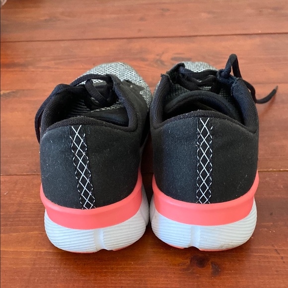 Under Armour Women's Black and Pink Running Shoes Size 7Y EUR 40 - Picture 4 of 9